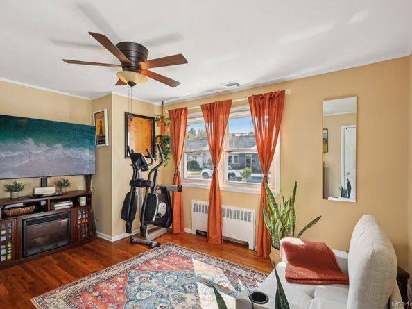 103 Gilroy Avenue, Uniondale NY 11553