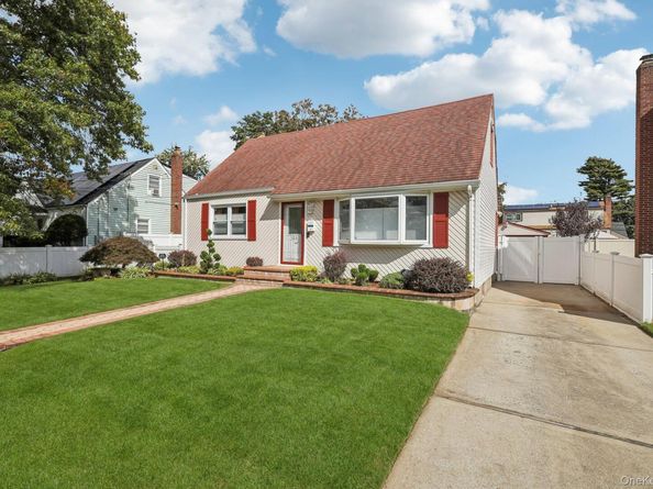 103 Gilroy Avenue, Uniondale NY 11553