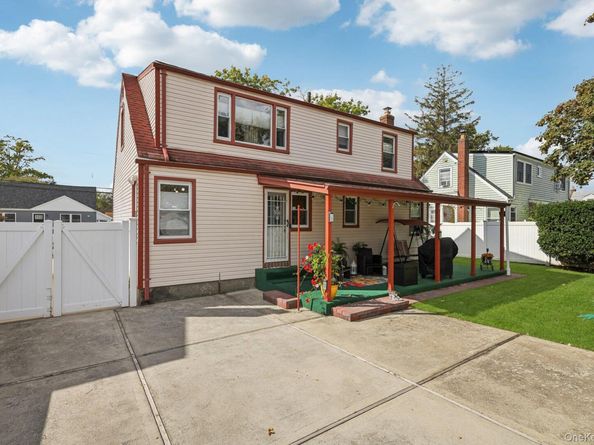 103 Gilroy Avenue, Uniondale NY 11553