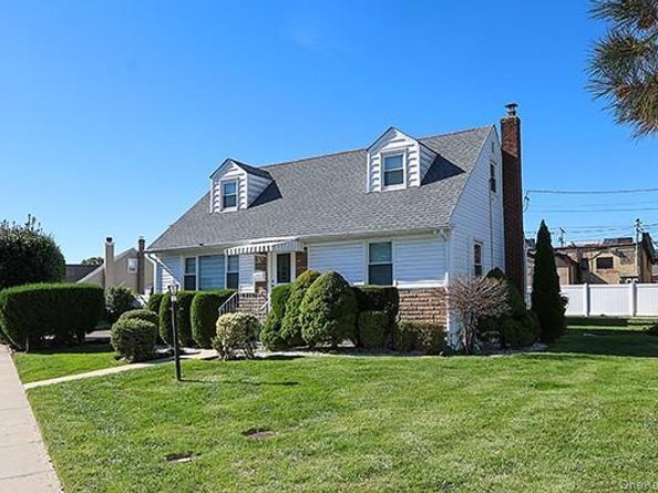 132 Bethel Road, Albertson NY 11507