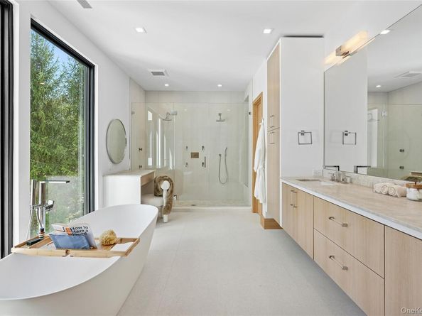 35 Springwood Way, East Hampton NY 11937