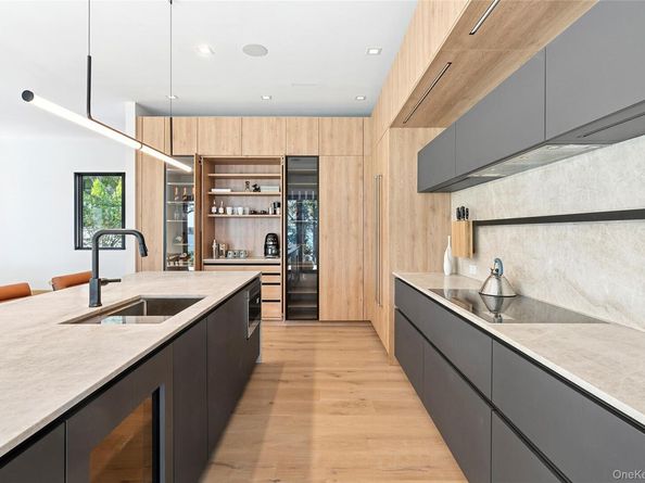 35 Springwood Way, East Hampton NY 11937