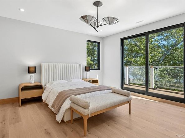 35 Springwood Way, East Hampton NY 11937