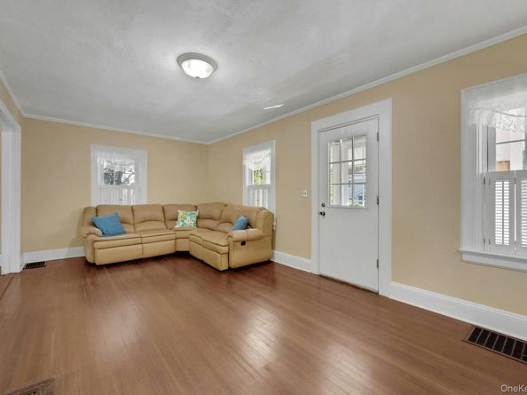 15 Jackson Avenue, White Plains NY 10606