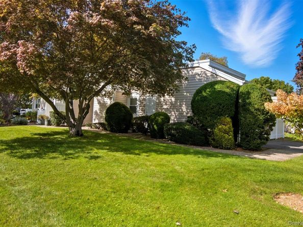 607 Cabot Court E 607, Saint James NY 11780