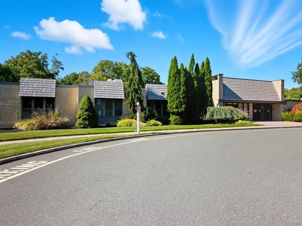 607 Cabot Court E 607, Saint James NY 11780