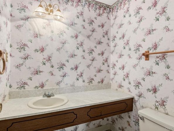 607 Cabot Court E 607, Saint James NY 11780