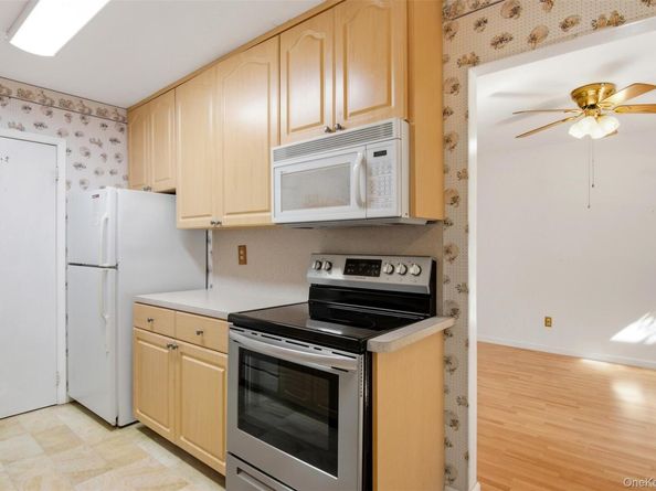 607 Cabot Court E 607, Saint James NY 11780