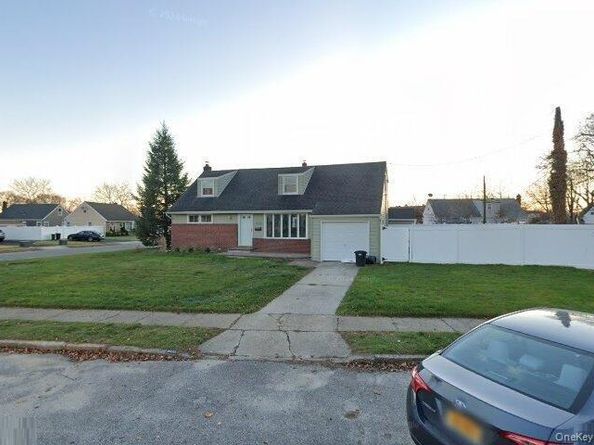 1618 Paula Court, North Bellmore NY 11710