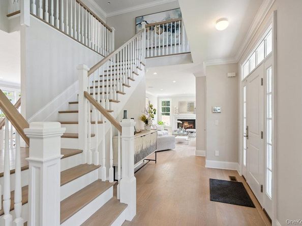 46 Plainview Road, Woodbury NY 11797