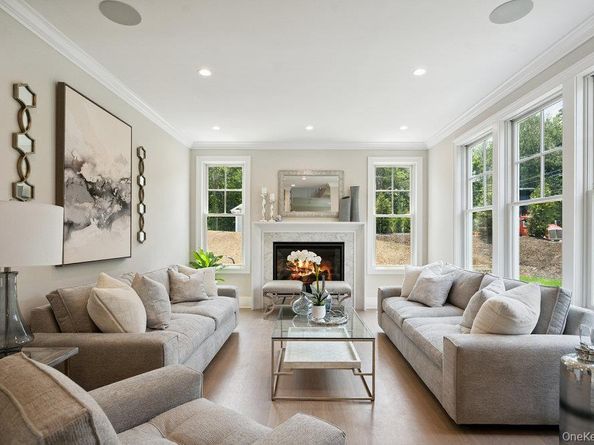 46 Plainview Road, Woodbury NY 11797