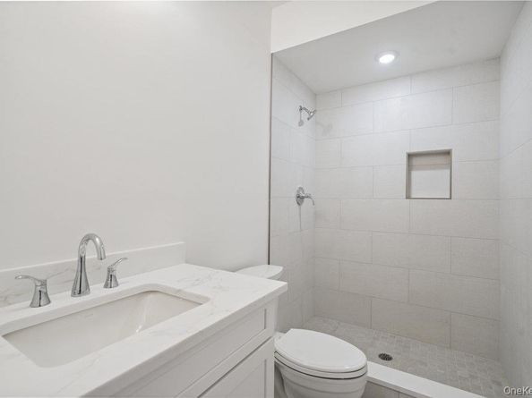 46 Plainview Road, Woodbury NY 11797