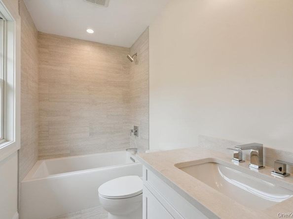 46 Plainview Road, Woodbury NY 11797