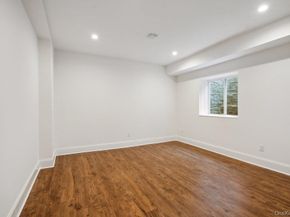 46 Plainview Road, Woodbury NY 11797