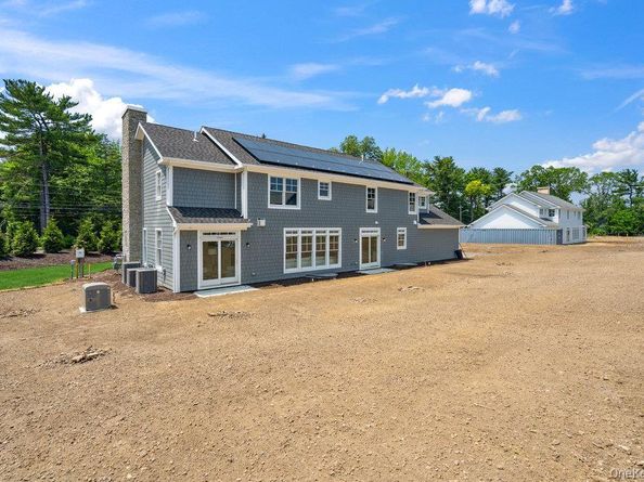 46 Plainview Road, Woodbury NY 11797