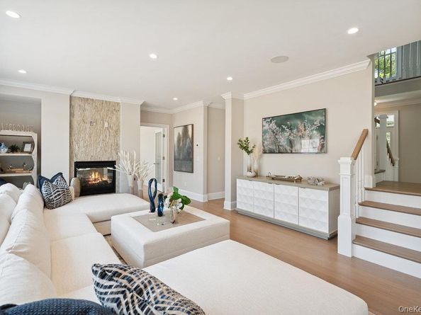 46 Plainview Road, Woodbury NY 11797