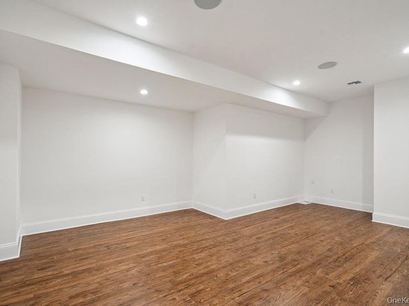 46 Plainview Road, Woodbury NY 11797