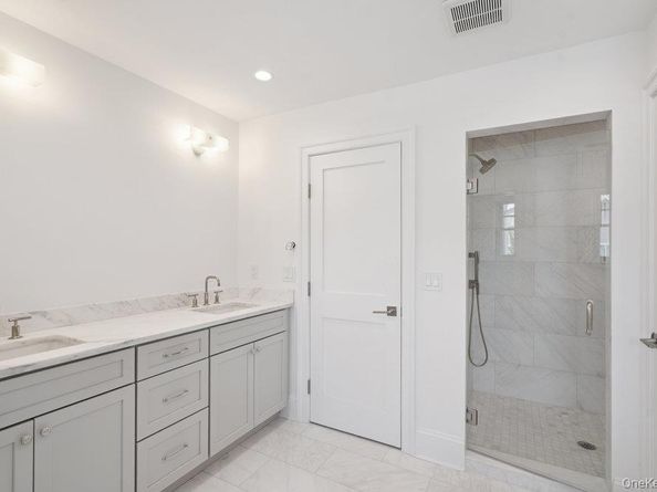 46 Plainview Road, Woodbury NY 11797