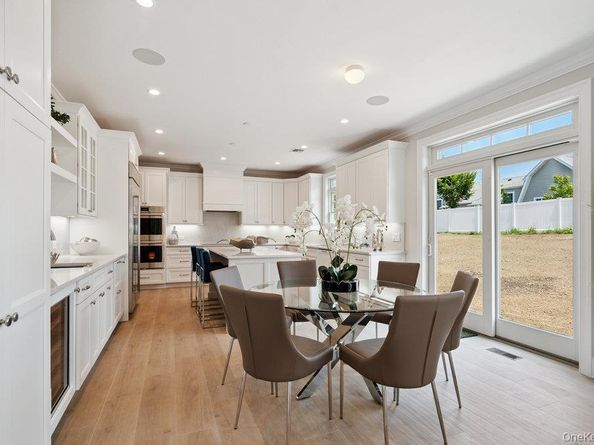 46 Plainview Road, Woodbury NY 11797