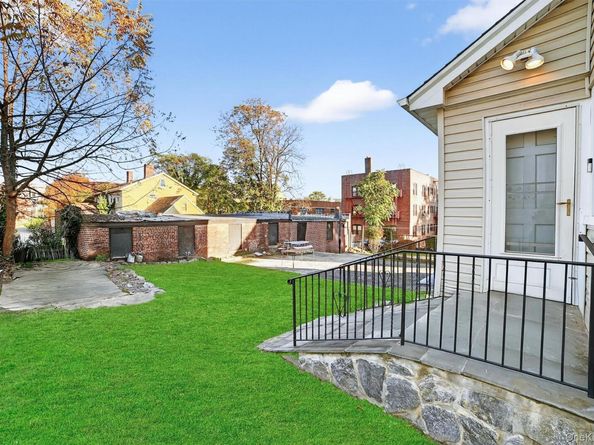 17 Mount Joy Place, New Rochelle NY 10801