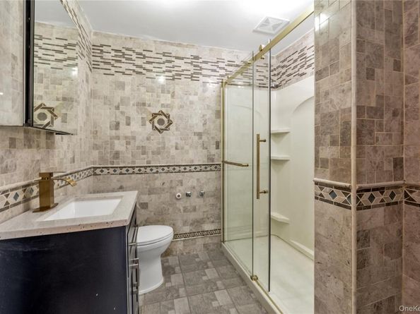 7653 268th Street, Glen Oaks NY 11040