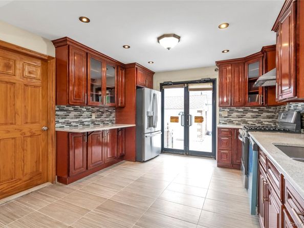 7653 268th Street, Glen Oaks NY 11040