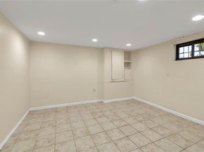 7653 268th Street, Glen Oaks NY 11040