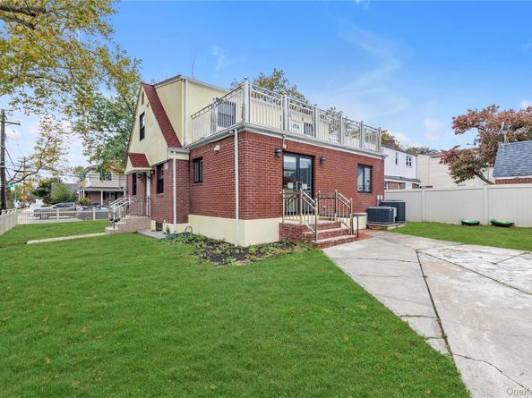 7653 268th Street, Glen Oaks NY 11040