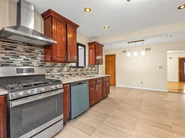 7653 268th Street, Glen Oaks NY 11040