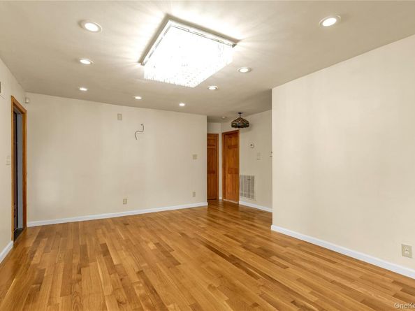 7653 268th Street, Glen Oaks NY 11040