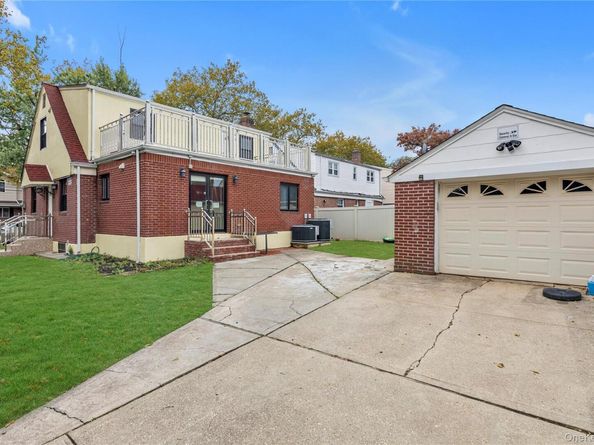 7653 268th Street, Glen Oaks NY 11040