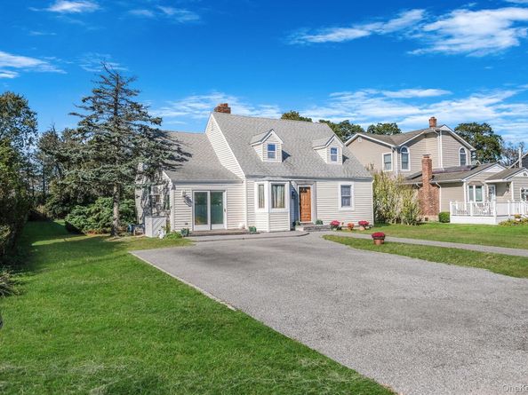 404 Vanderbilt Boulevard, Oakdale NY 11769
