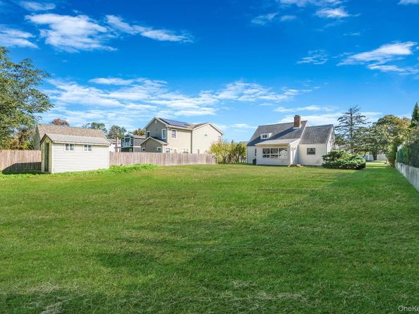 404 Vanderbilt Boulevard, Oakdale NY 11769