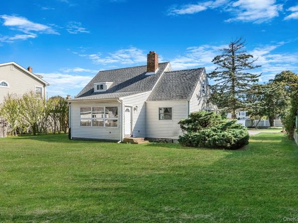 404 Vanderbilt Boulevard, Oakdale NY 11769