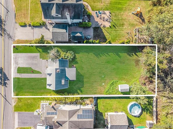 404 Vanderbilt Boulevard, Oakdale NY 11769