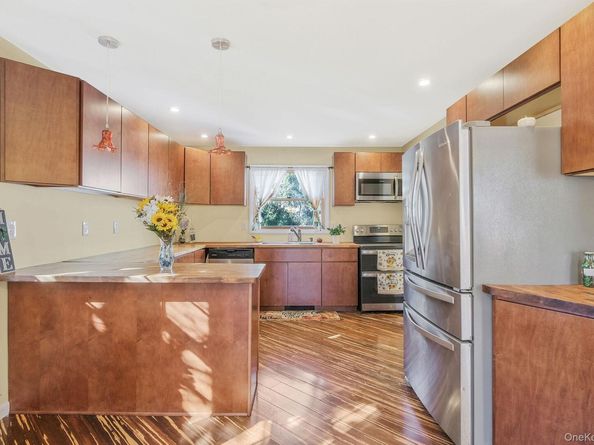 404 Vanderbilt Boulevard, Oakdale NY 11769