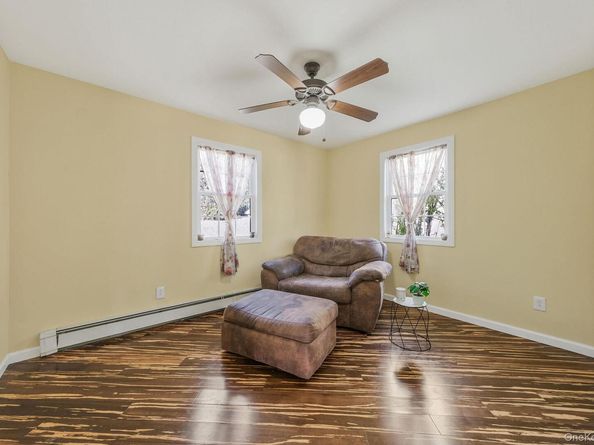 404 Vanderbilt Boulevard, Oakdale NY 11769