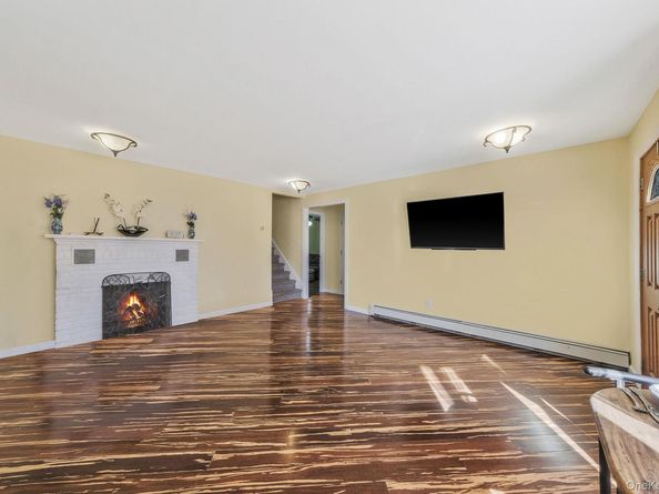 404 Vanderbilt Boulevard, Oakdale NY 11769