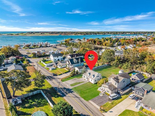 404 Vanderbilt Boulevard, Oakdale NY 11769