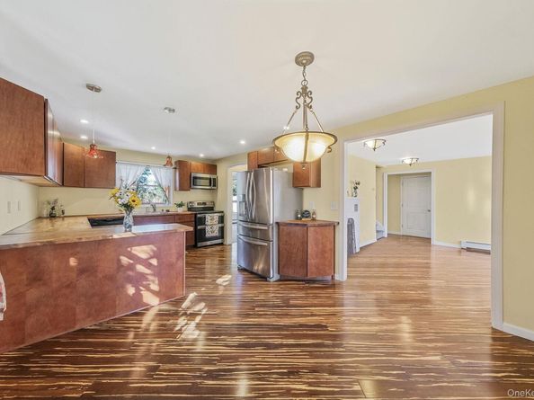 404 Vanderbilt Boulevard, Oakdale NY 11769
