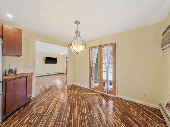 404 Vanderbilt Boulevard, Oakdale NY 11769