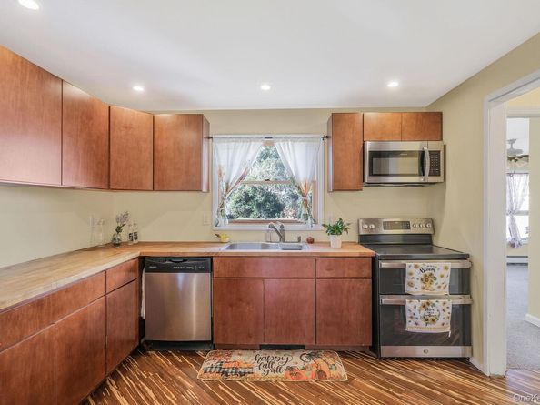 404 Vanderbilt Boulevard, Oakdale NY 11769