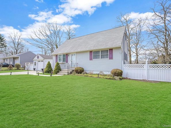 15 Lehigh Avenue, Centereach NY 11720