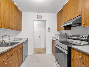 25 Chapel Place 3N, Great Neck NY 11021