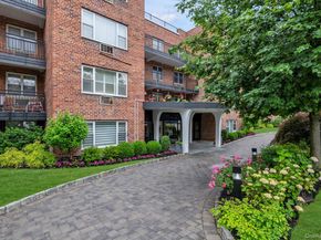 25 Chapel Place 3N, Great Neck NY 11021