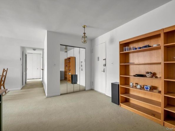 25 Chapel Place 3N, Great Neck NY 11021