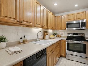 18 Granada Crescent 13, White Plains NY 10603