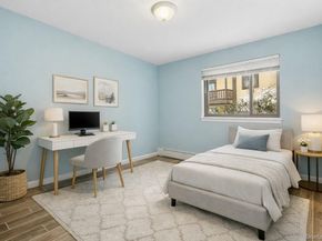 18 Granada Crescent 13, White Plains NY 10603