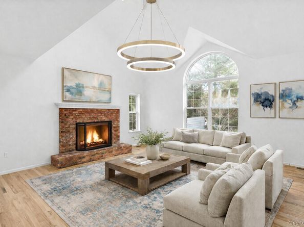 97 Spring Close Highway, East Hampton NY 11937