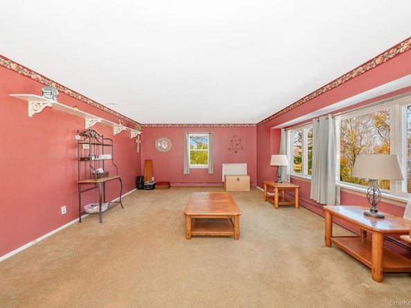 265 S 4th Street, Lindenhurst NY 11757